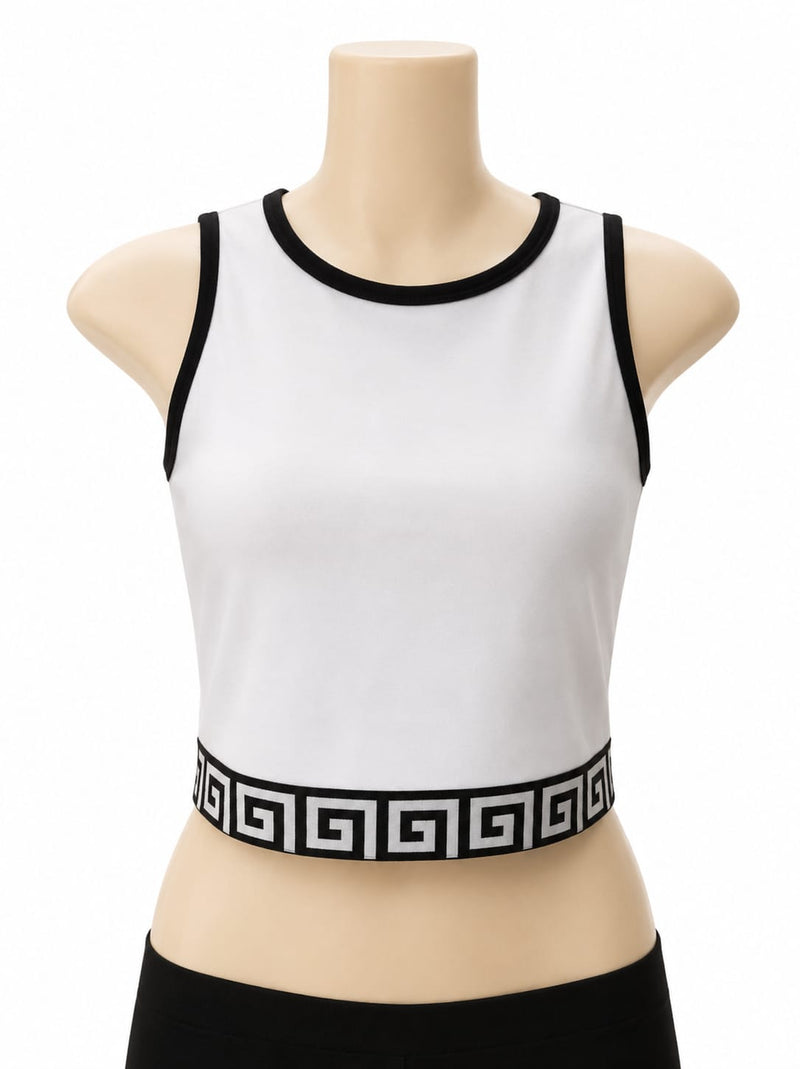 Crop Top Deportivo Blanco con Borde de Greca Clásica (Top Corto Tank en Contraste Monocromático)